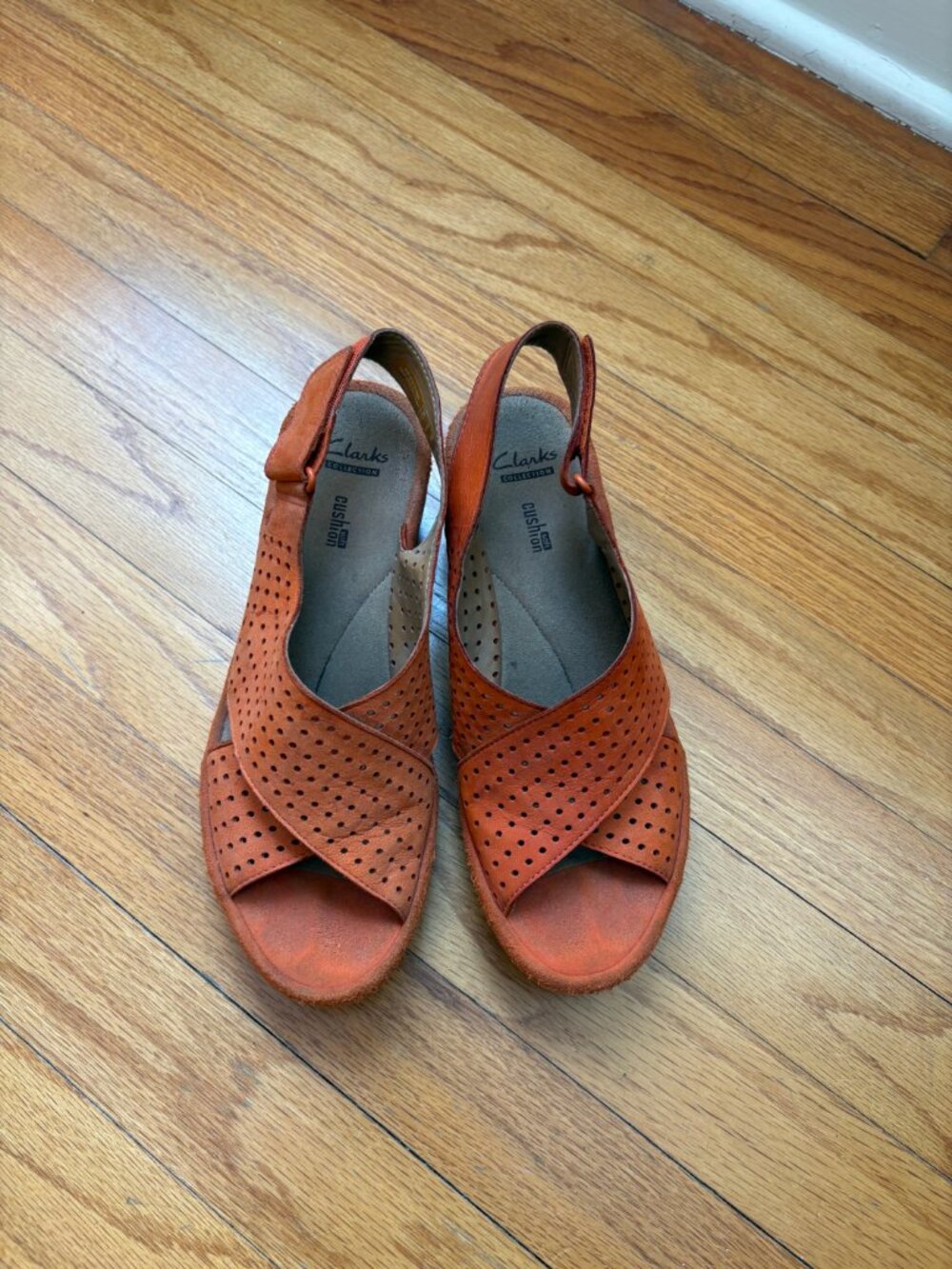 Women's Comfortable Clarks Wedge Sandals in Orange, Size 8, GUC